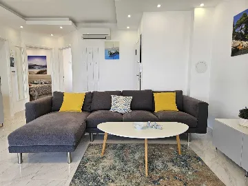 Malinska Apartment for 4 with Sea View Balcony