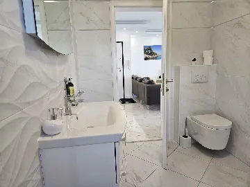 Malinska Apartment for 4 with Sea View Balcony