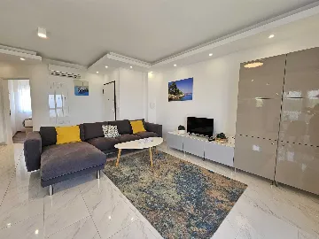 Malinska Apartment for 4 with Sea View Balcony