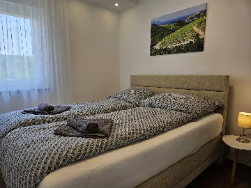 Malinska Apartment for 4 with Sea View Balcony