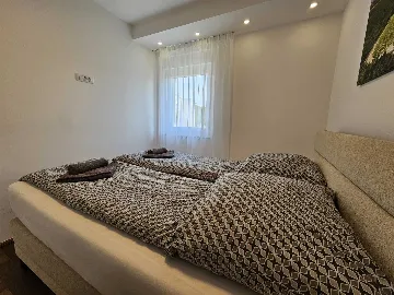 Malinska Apartment for 4 with Sea View Balcony