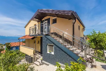 Njivice Studio for 3 with Sea-View Balcony