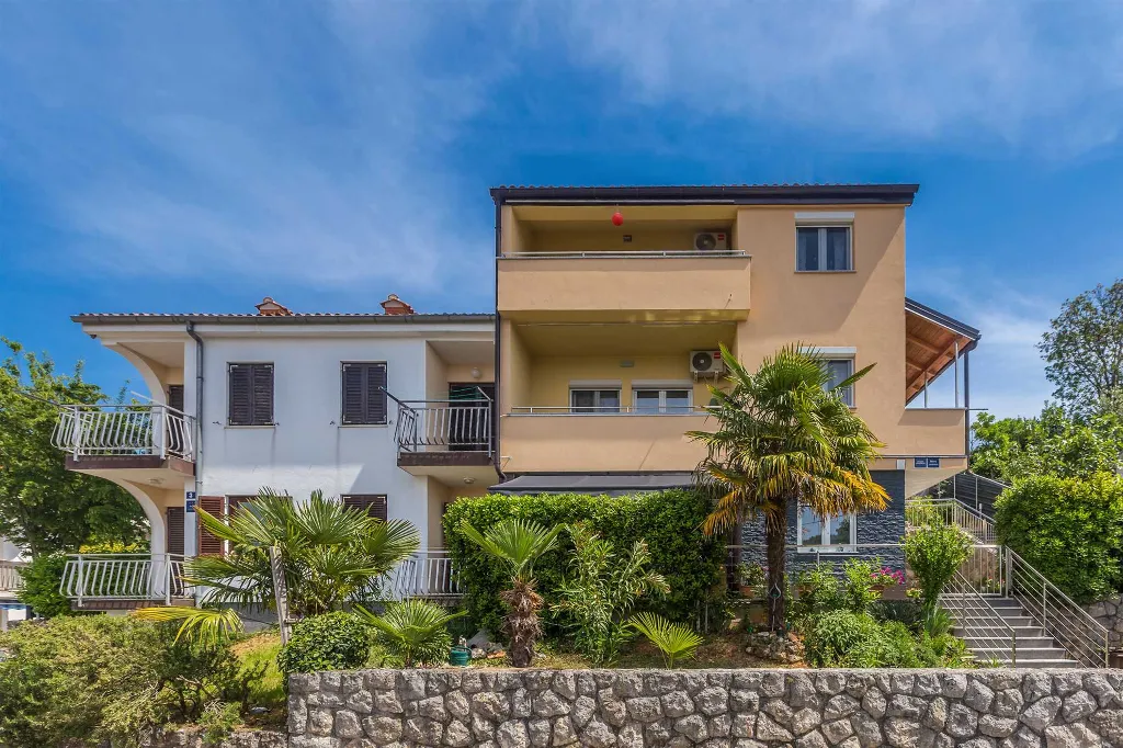 Njivice Studio for 3 with Sea-View Balcony