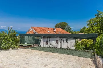 Njivice Studio for 3 with Sea-View Balcony