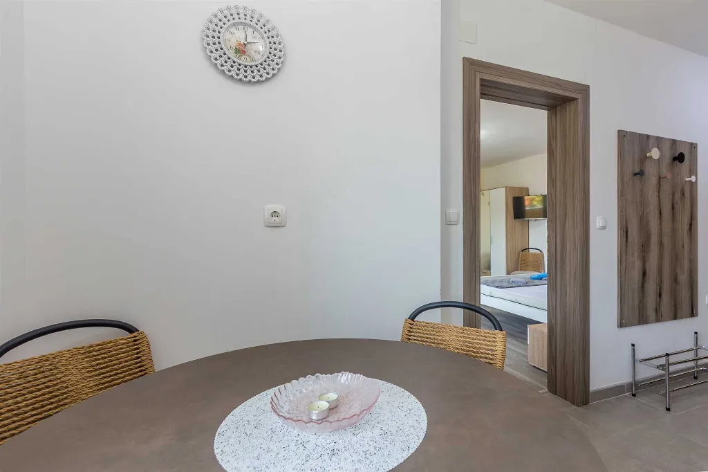 Njivice Studio for 3 with Sea-View Balcony
