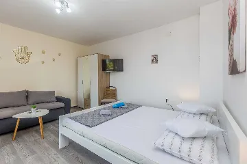 Njivice Studio for 3 with Sea-View Balcony