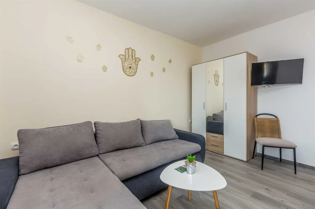 Njivice Studio for 3 with Sea-View Balcony