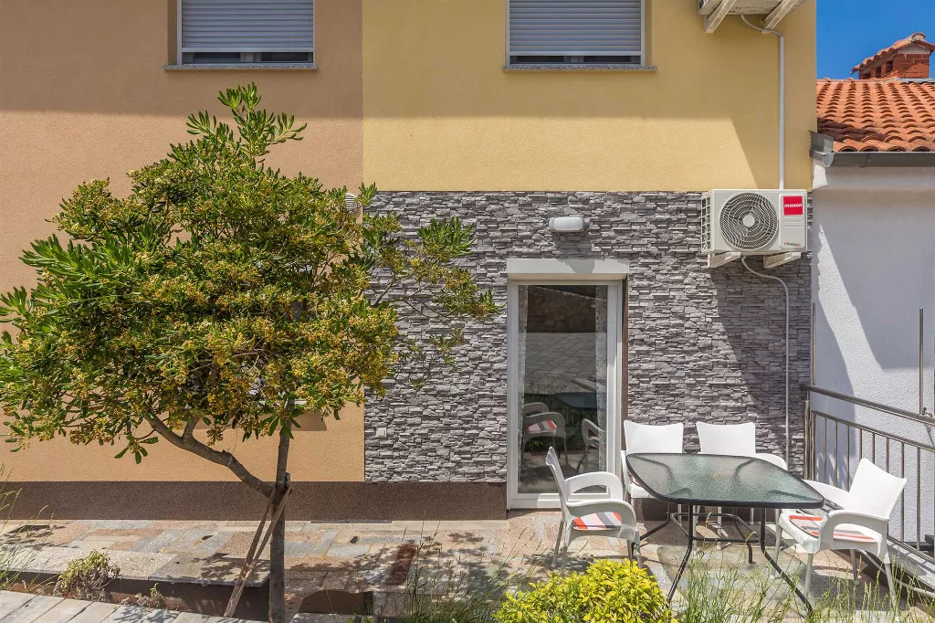 Studio in Njivice for 3 Guests with Terrace