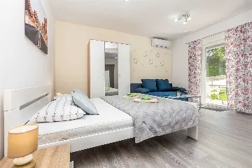 Studio in Njivice for 3 Guests with Terrace