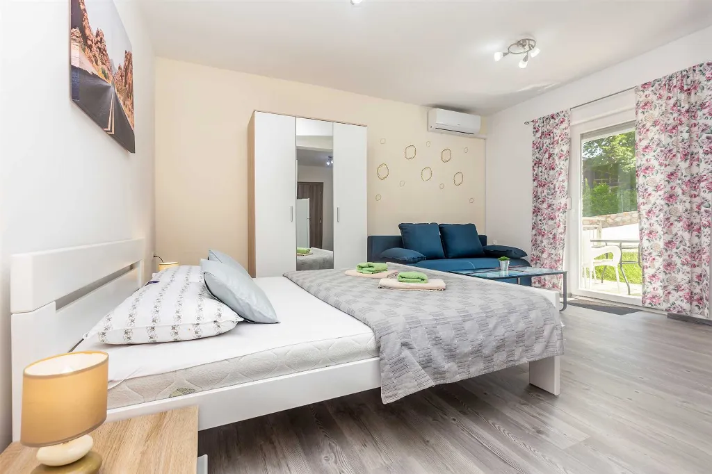 Studio in Njivice for 3 Guests with Terrace