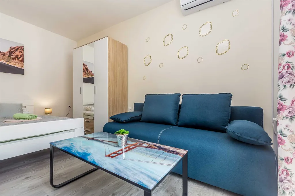 Studio in Njivice for 3 Guests with Terrace