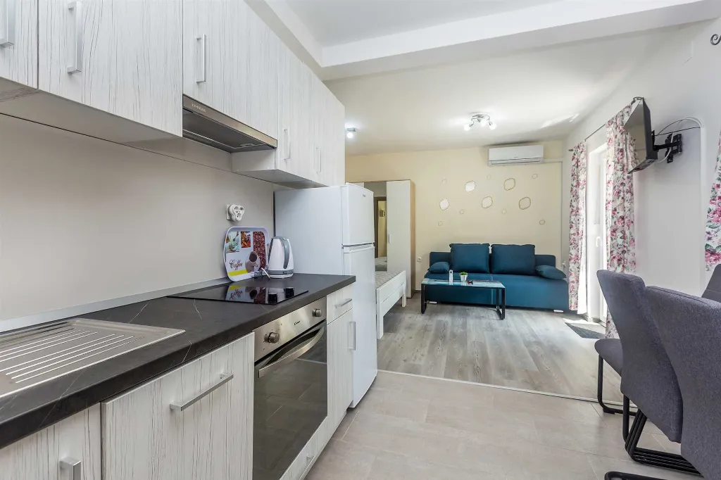 Studio in Njivice for 3 Guests with Terrace