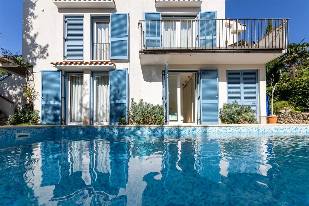 Apartment in Njivice with Private Swimming Pool