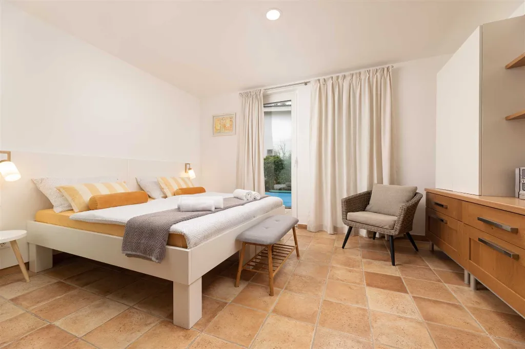Apartment in Njivice with Private Swimming Pool