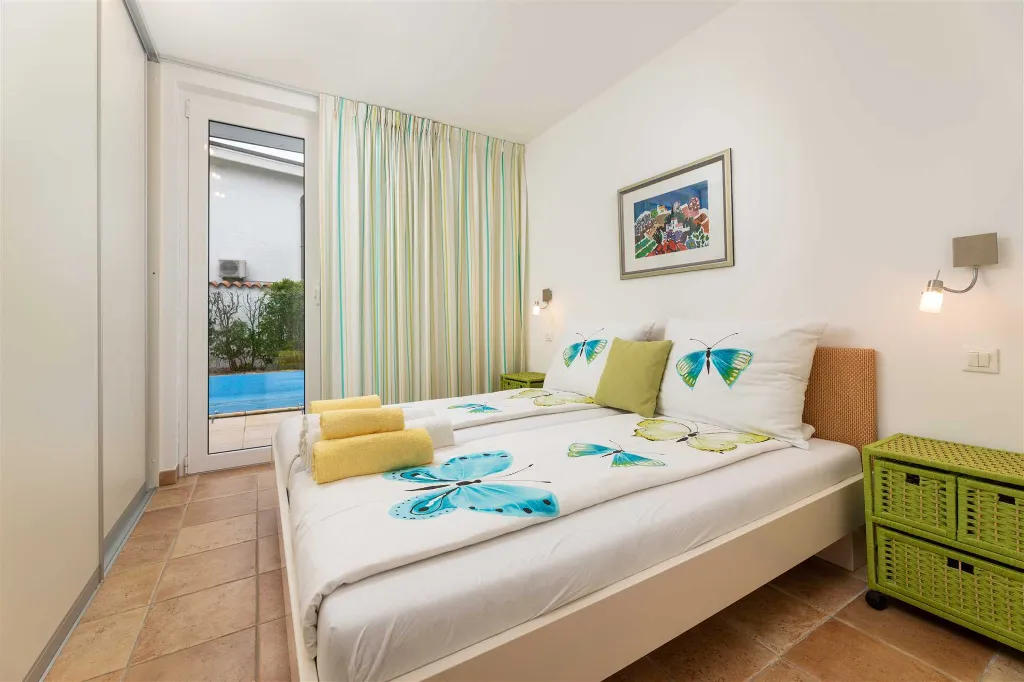 Apartment in Njivice with Private Swimming Pool