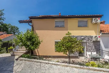 Njivice Apartment for 4 Guests with Sea-View Balcony