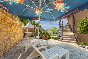 Njivice Apartment for 4 Guests with Sea-View Balcony