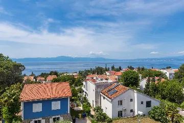 Njivice Apartment for 4 Guests with Sea-View Balcony