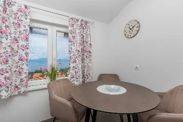 Njivice Apartment for 4 Guests with Sea-View Balcony