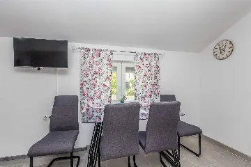 Njivice Apartment for 4 Guests with Sea-View Balcony