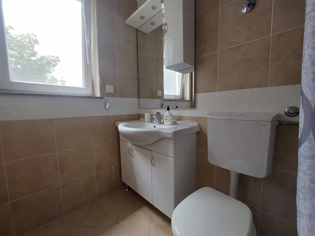 Air-Conditioned Room with Private Entrance in Njivice