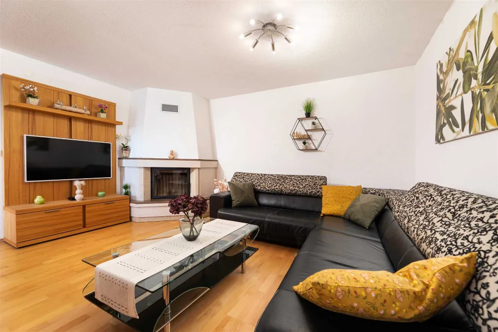 Njivice 2-Bedroom Apartment with Balcony