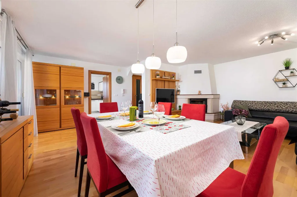 Njivice 2-Bedroom Apartment with Balcony