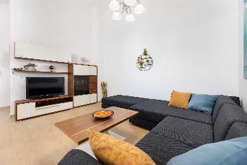 2-Bedroom Apartment with Sea View in Njivice