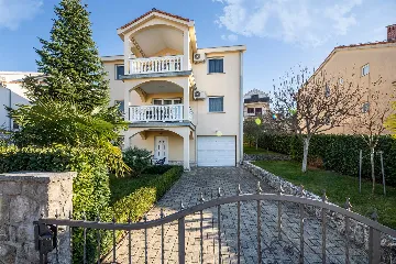 2-Bedroom Apartment with Sea View in Njivice