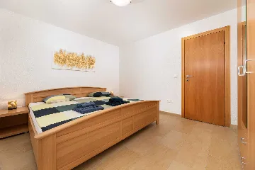 Apartment in Njivice for Couples with Kitchen Access