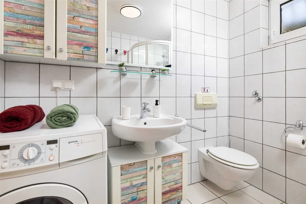 Apartment in Njivice for Couples with Kitchen Access