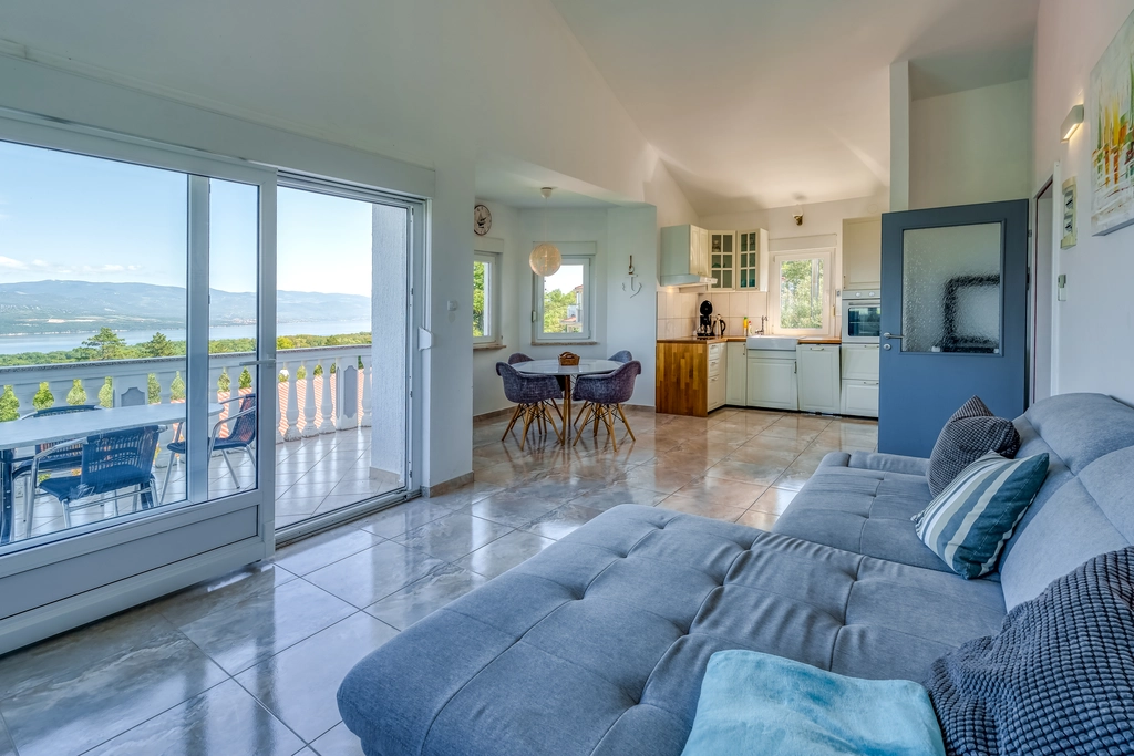 Dobrinj Holiday House for 8 Guests with Private Pool
