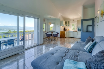 Dobrinj Holiday House for 8 Guests with Private Pool