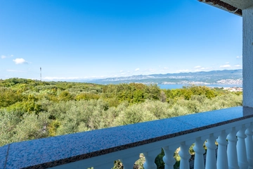 Dobrinj Holiday House for 8 Guests with Private Pool