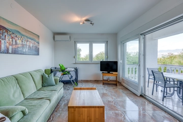 Dobrinj Holiday House for 8 Guests with Private Pool