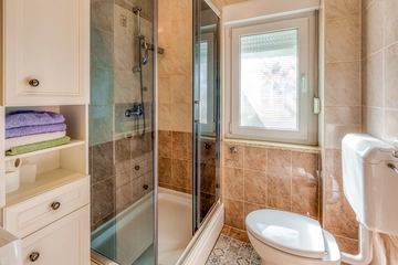 Dobrinj Holiday House for 8 Guests with Private Pool