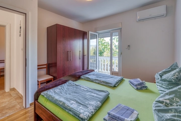 Dobrinj Holiday House for 8 Guests with Private Pool