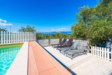 Dobrinj Holiday House for 8 Guests with Private Pool