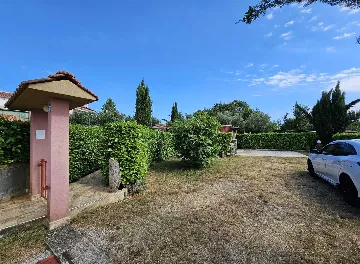 Malinska Holiday House with Saltwater Pool for 4