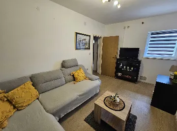 Malinska Holiday House with Saltwater Pool for 4