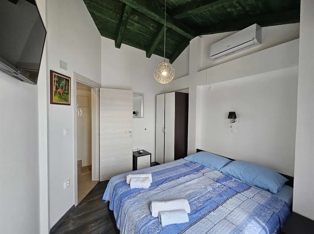Malinska Holiday House with Saltwater Pool for 4