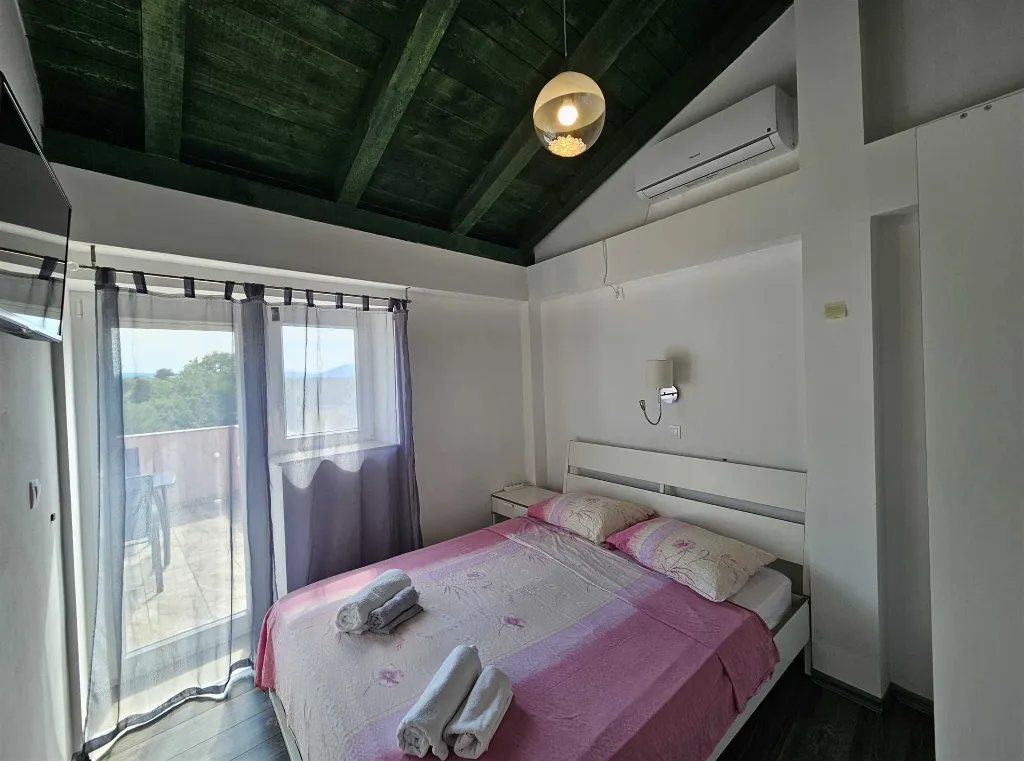 Malinska Holiday House with Saltwater Pool for 4