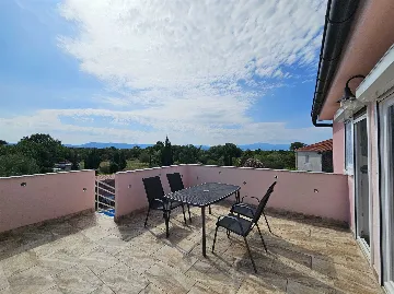 Malinska Holiday House with Saltwater Pool for 4