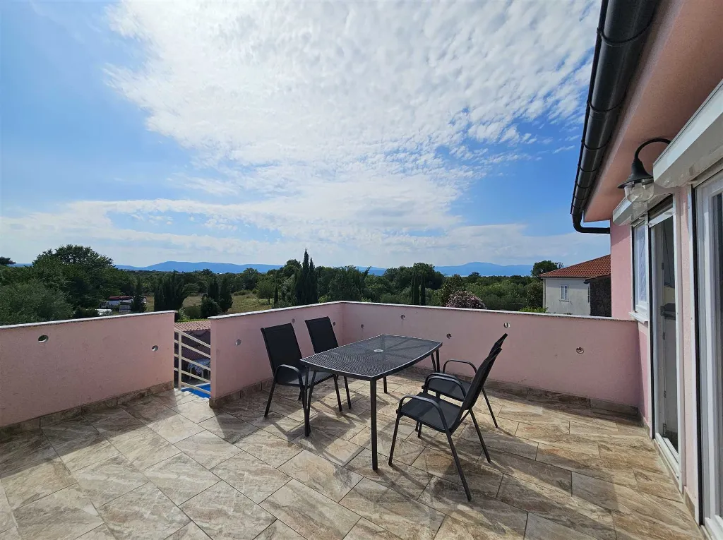 Malinska Holiday House with Saltwater Pool for 4