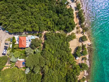 Njivice Apartment with Terrace for up to 3 Guests