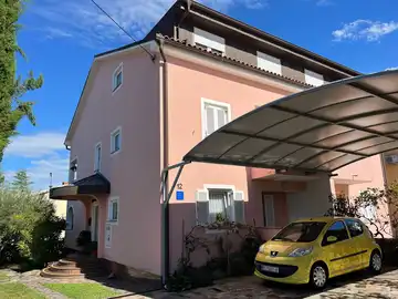 2-Bedroom Apartment in Vantačić Near the Sea