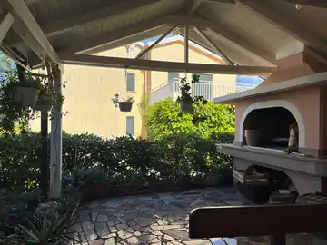 2-Bedroom Apartment in Vantačić Near the Sea