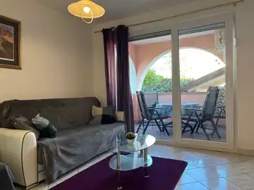 2-Bedroom Apartment in Vantačić Near the Sea