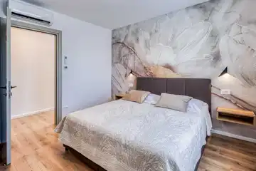 Villa with Private Pool for 8 Guests in Malinska