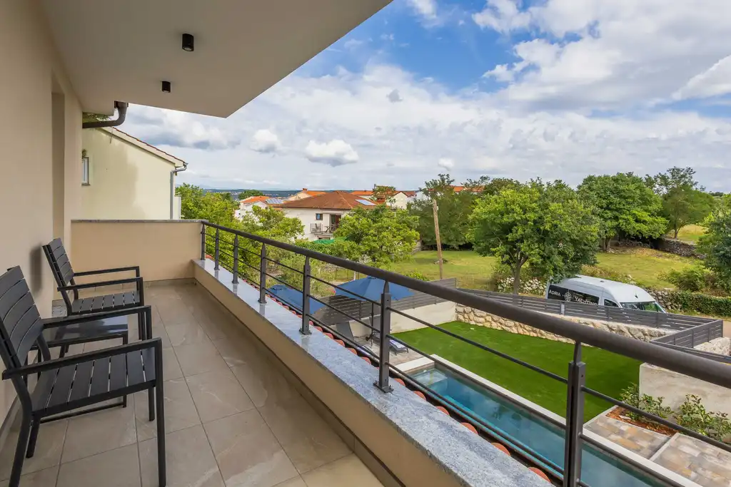 Villa with Private Pool for 8 Guests in Malinska